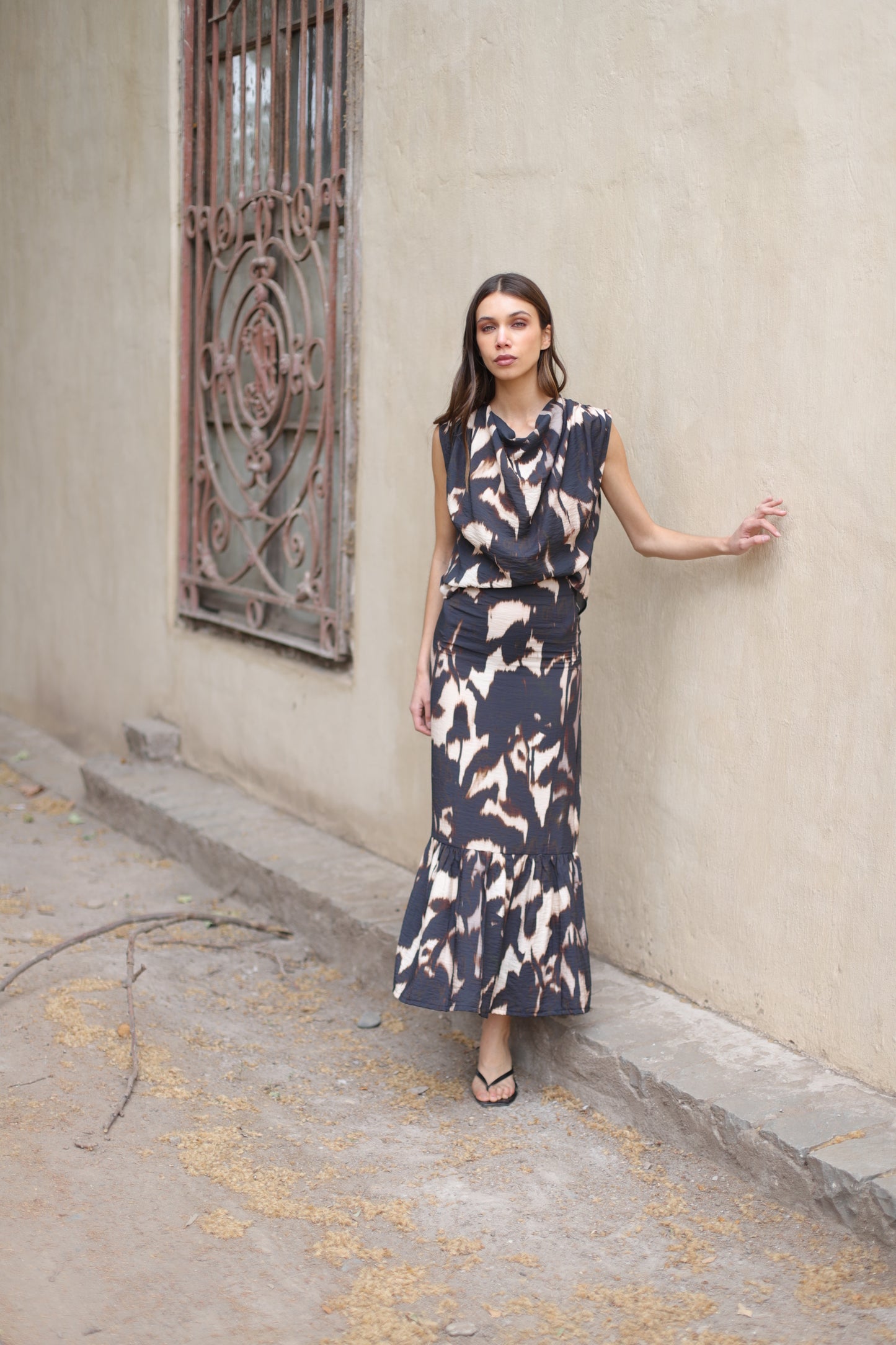 Pollera Tania Black Flowers