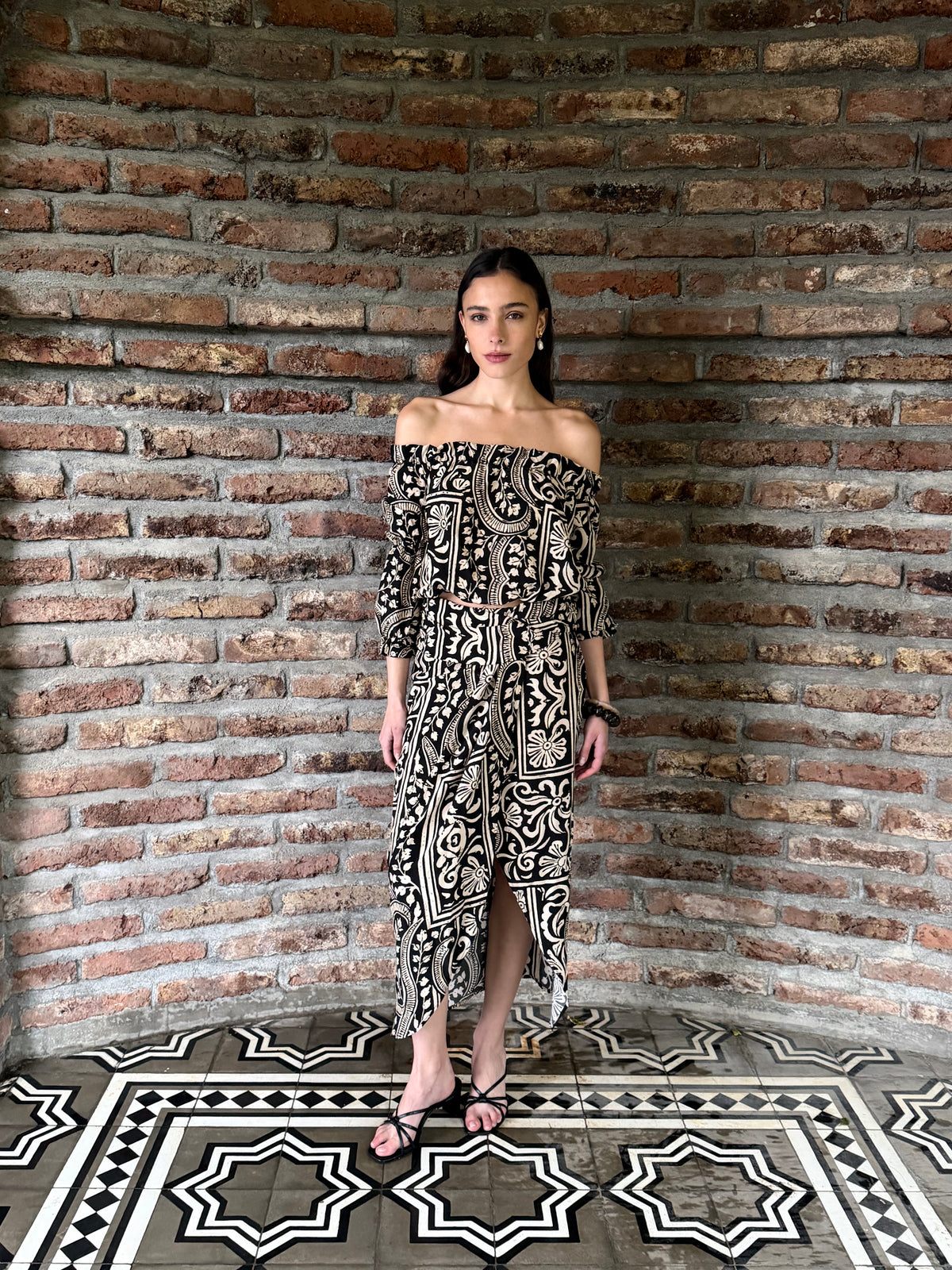Pollera Cecilia Black Paisley