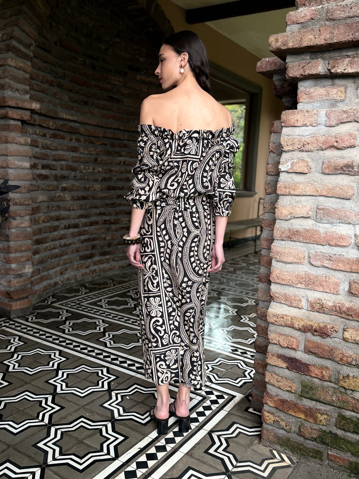 Pollera Cecilia Black Paisley